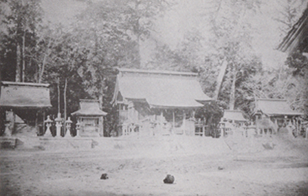 1913 circa, Shrine's area