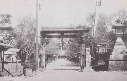 1913年以前的　大门