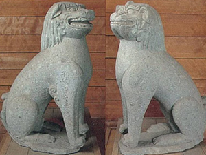 A pair of guardian dogs